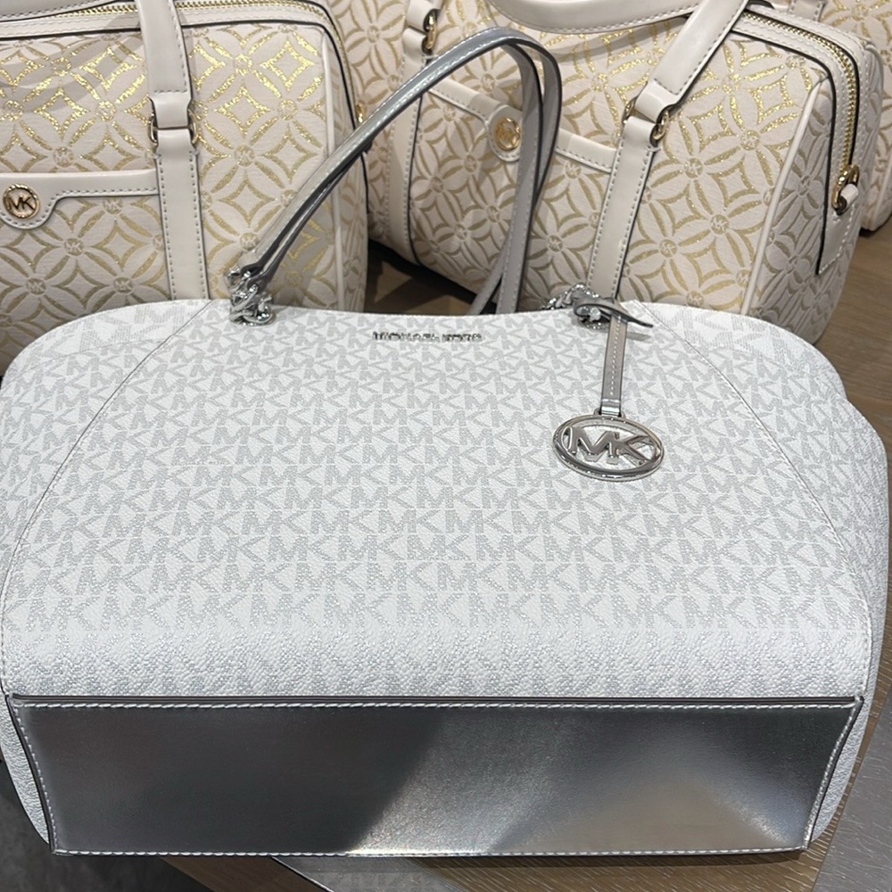 MICHAEL KORS 
Jet Set Travel Large Signature Chain Shoulder Tote Bag
Silver 
NWT - Picture 15 of 16
